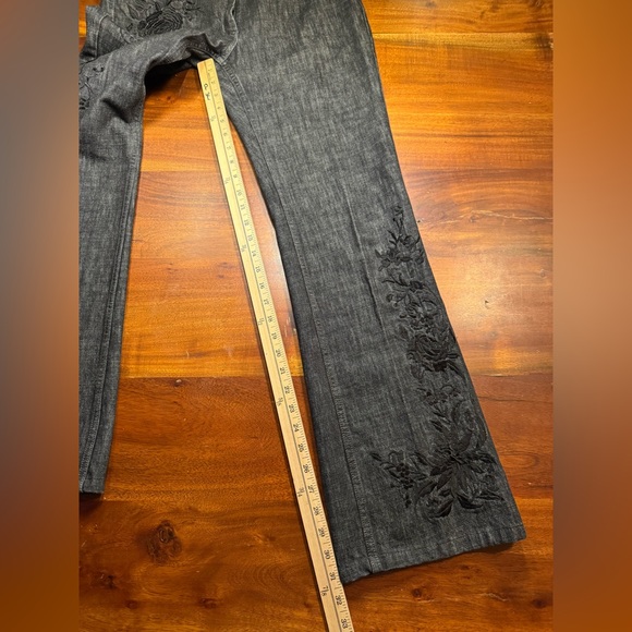 Elie Tahari Vintage Faded black Floral Embroidered Bootcut Jeans Sz 8 - Picture 10 of 10